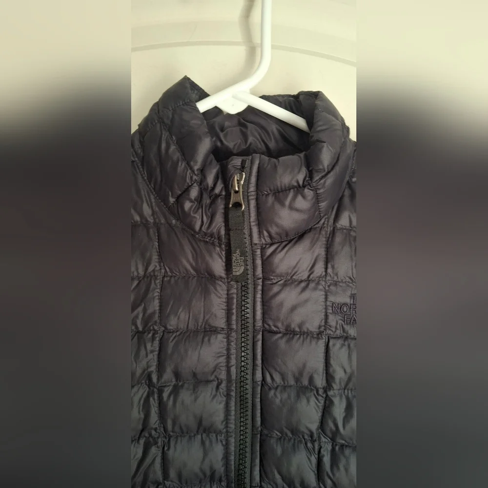 The North Face Thermoball Eco Insulated Puffed Boy's Black Quilted Jacket M10/12